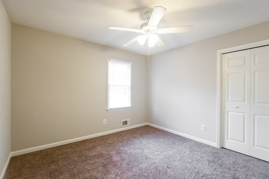 Building Photo - 2715 Horseshoe Creek Dr
