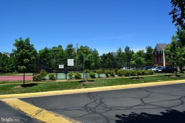 Building Photo - 2518 James Maury Dr