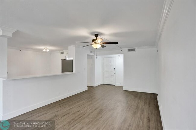 Building Photo - 105 Lake Emerald Dr