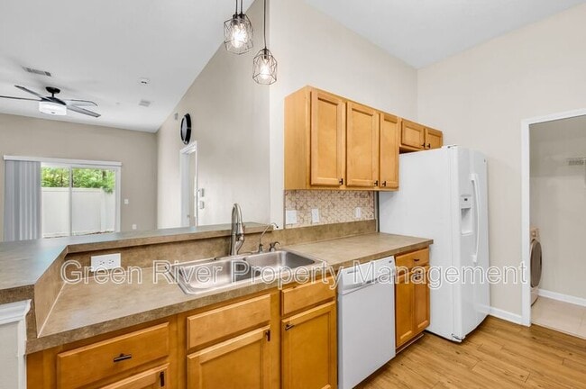 Building Photo - 7920 Merrill Rd