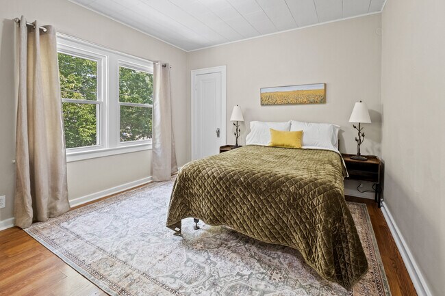 Building Photo - 1120 Fountain St NE