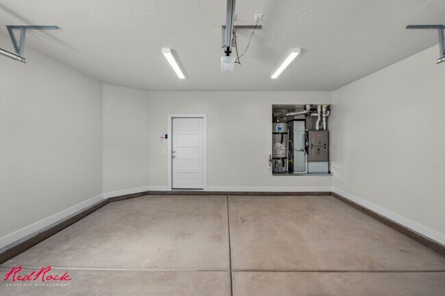 Building Photo - Brand New Townhome in Crimson Park! Stylis...