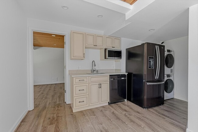 Building Photo - 1646 Stowe Rd