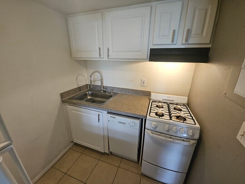 Building Photo - 131 Water Front Way