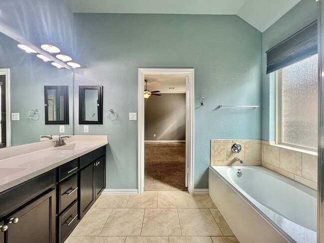 Building Photo - Gorgeous and spacious 4 bed 3.5 bath in Ka...