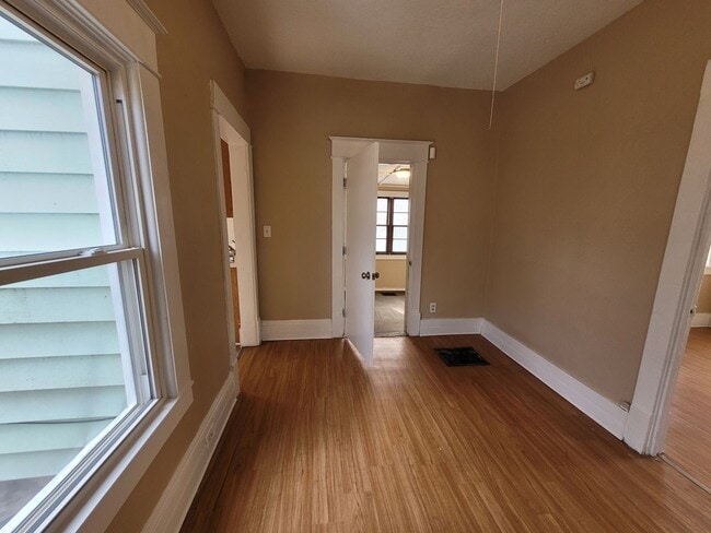 Building Photo - Two Bedroom Home with Washer/Dryer