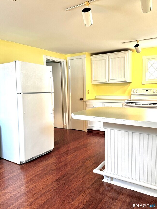 Building Photo - 22 Hillside Ave