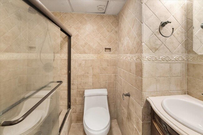 Building Photo - 22 Acorn Rd