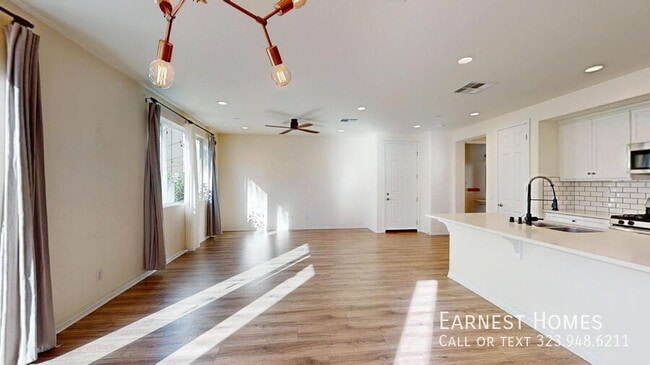 Building Photo - 9241 N Lamia Ct