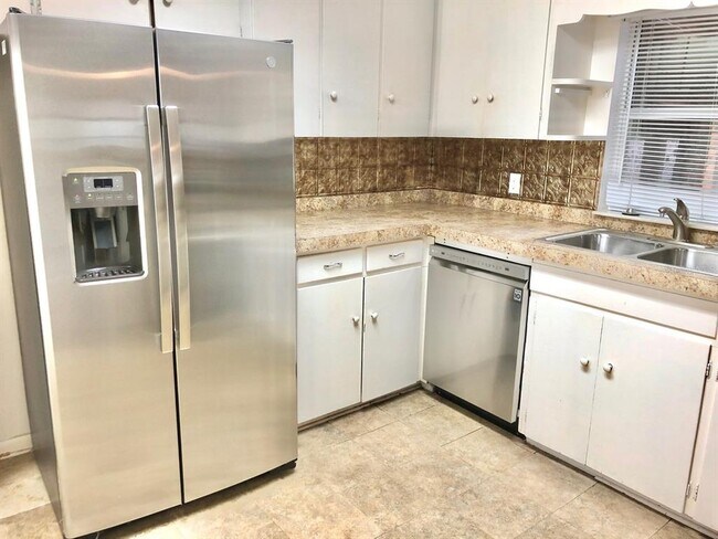 Building Photo - 1310 W Woodlawn Ave