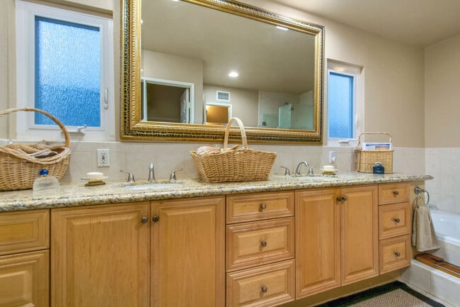 Building Photo - 3672 Seascape Dr