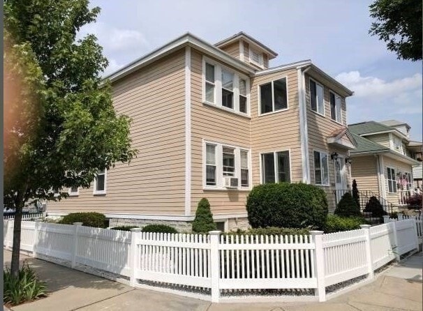 Building Photo - 69 1st St