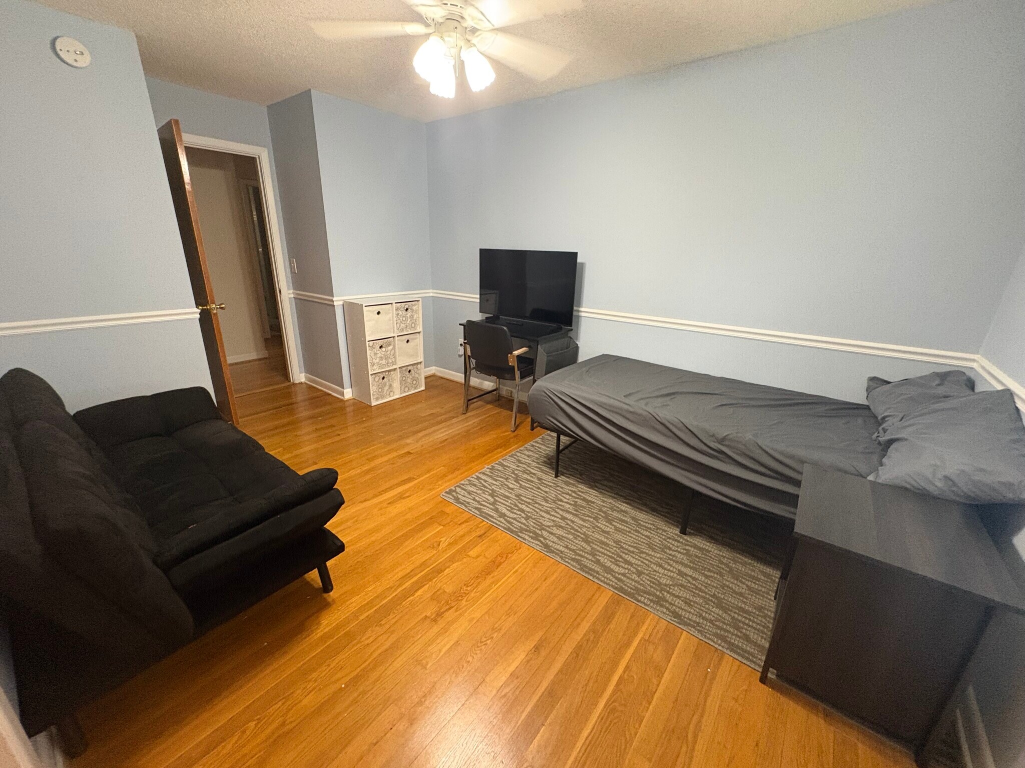 Building Photo - 6011 Wedgewood Dr