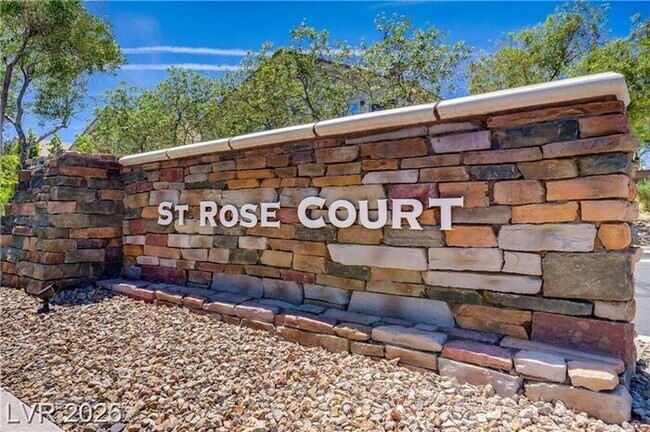 Building Photo - Gated Community with the perfect mix of style, location, and amenities!