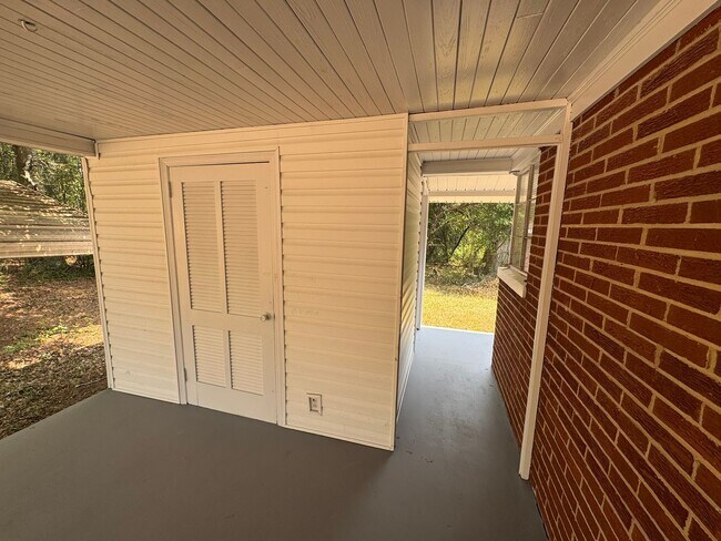 Building Photo - North Augusta Ranch with Tons of Natural Lighting!