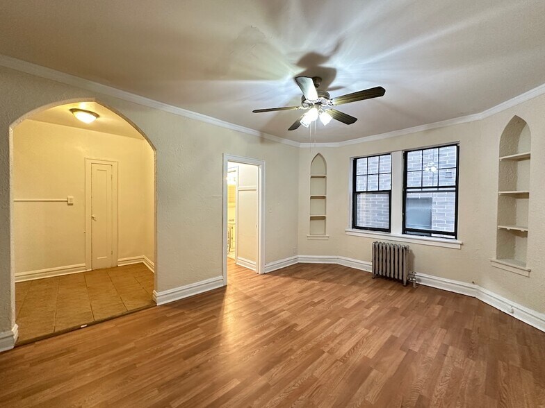 Building Photo - 4832 N Damen Ave