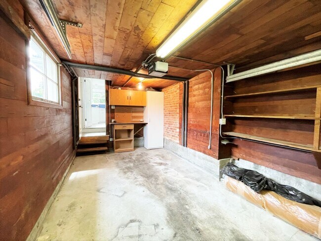 Building Photo - 4bd/2ba Seattle Home