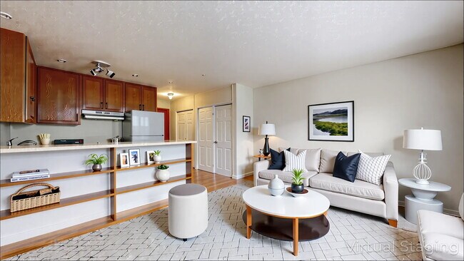 Building Photo - Pleasant View