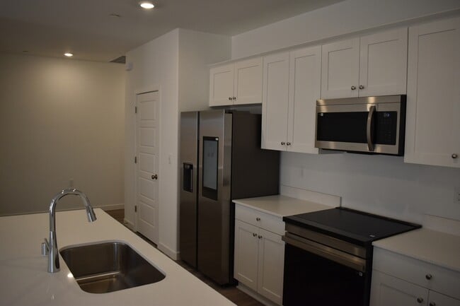 Building Photo - 4481 N San Miguel Ave