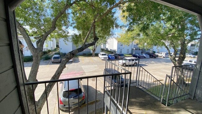 Building Photo - 7200 Clarewood Dr