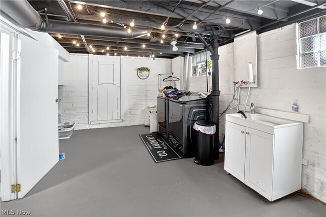 Building Photo - 10903 Parkhurst Dr