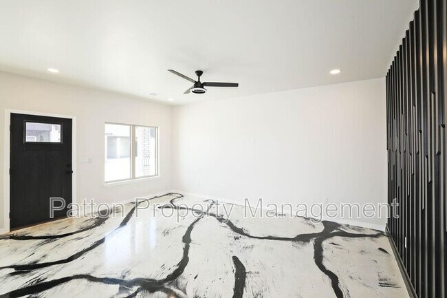 Building Photo - 8889 Redbud Rd