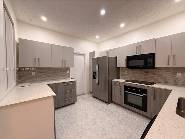 Building Photo - 2078 Madeira Dr