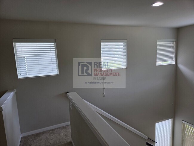 Building Photo - Modern 3 Bedroom, 2.5 Bath Home In Quiet Community!