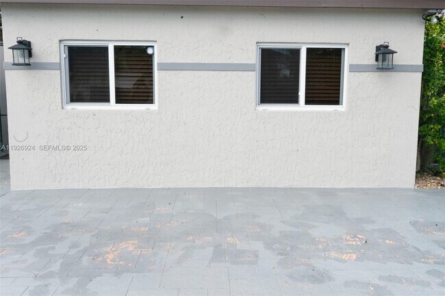 Primary Photo - 16060 SW 144th Ave