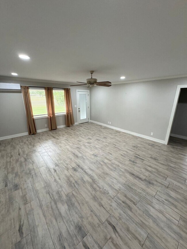 Building Photo - 3824 Greenway Pl