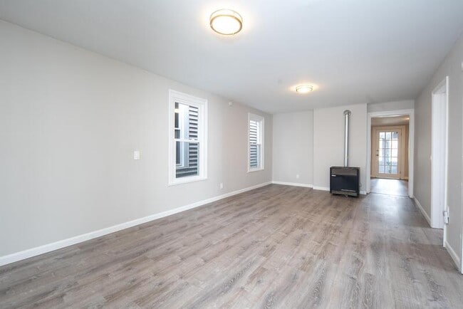 Building Photo - 719 5th Ave