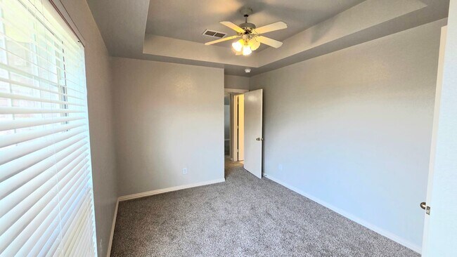Building Photo - 4101 Pinewood Dr