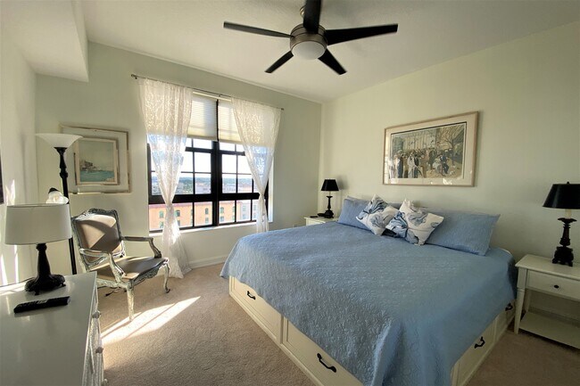 Building Photo - 801 S Olive Ave