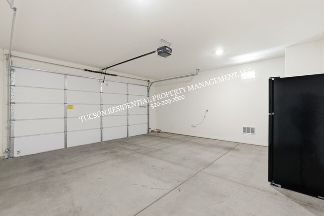 Building Photo - 7842 S New Strike Way