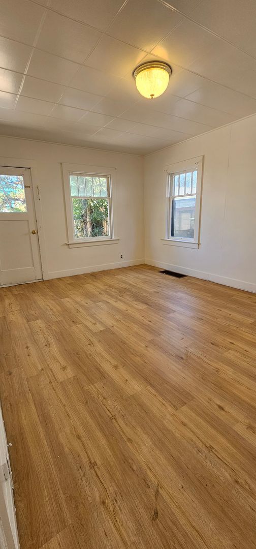 Building Photo - Charming Victorian Square Home – 4 Bed / 1 Bath – $2,075/Month