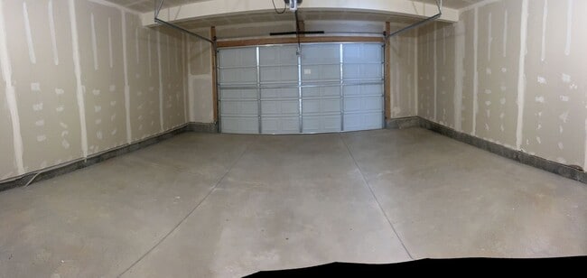 Building Photo - Beautiful like new 3 bedroom 2.5 bathroom townhome in Spanish Fork!