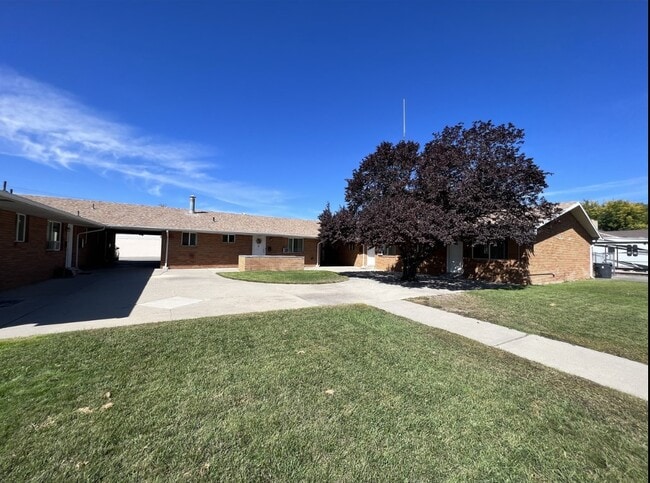 Primary Photo - Golden Ridge Apartments