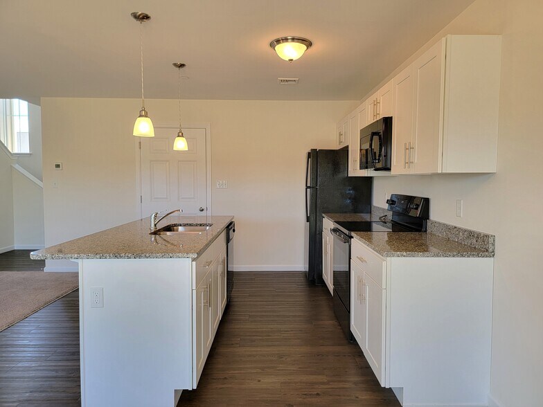 Building Photo - 50 Rollins Ln