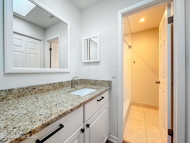 Building Photo - 141 La Pasada Cir W