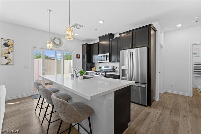 Building Photo - 237 Callen Falls Ave