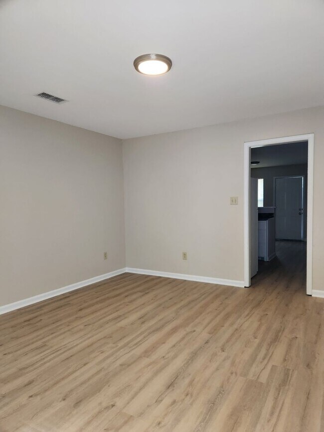 Building Photo - 1105 N 40th St
