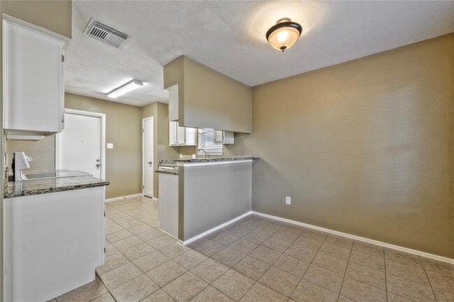 Building Photo - 1942 Myrna Ln