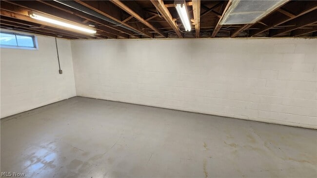 Building Photo - 2491 Samira Rd