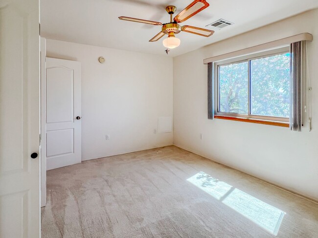 Building Photo - Spacious 3 Bedroom 2 Bath Home on Corner Lot