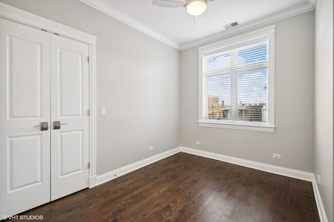 Building Photo - 3518 N Wilton Ave