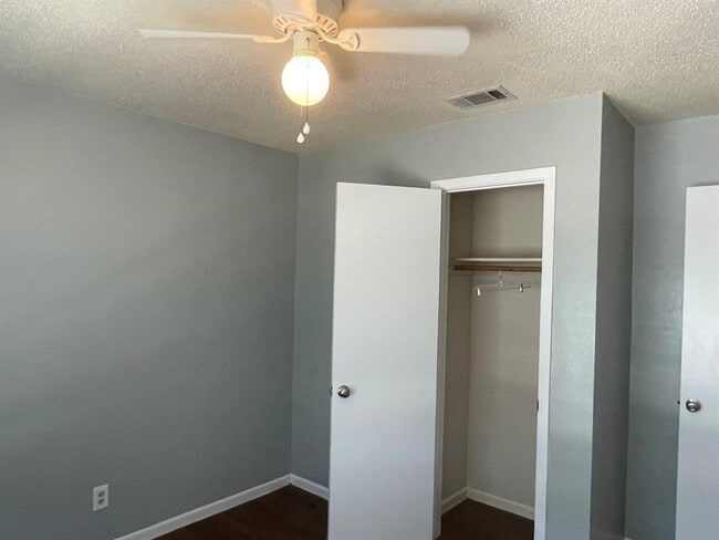 Building Photo - 309 E Grady Dr