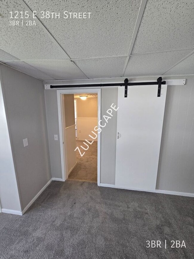 Building Photo - 1215 E 38th St