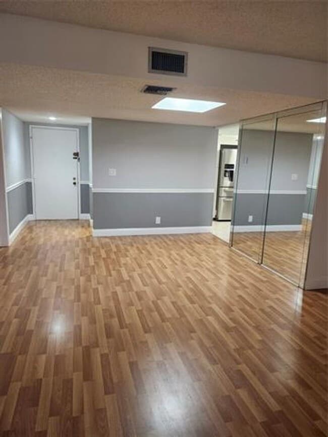 Building Photo - 16251 Golf Club Rd