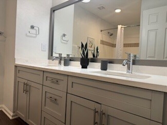 Building Photo - 5028 Gardner Dr