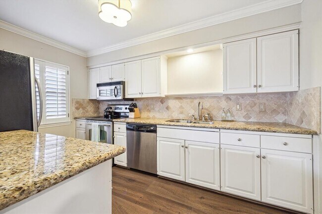 Building Photo - 6330 Briar Rose Dr